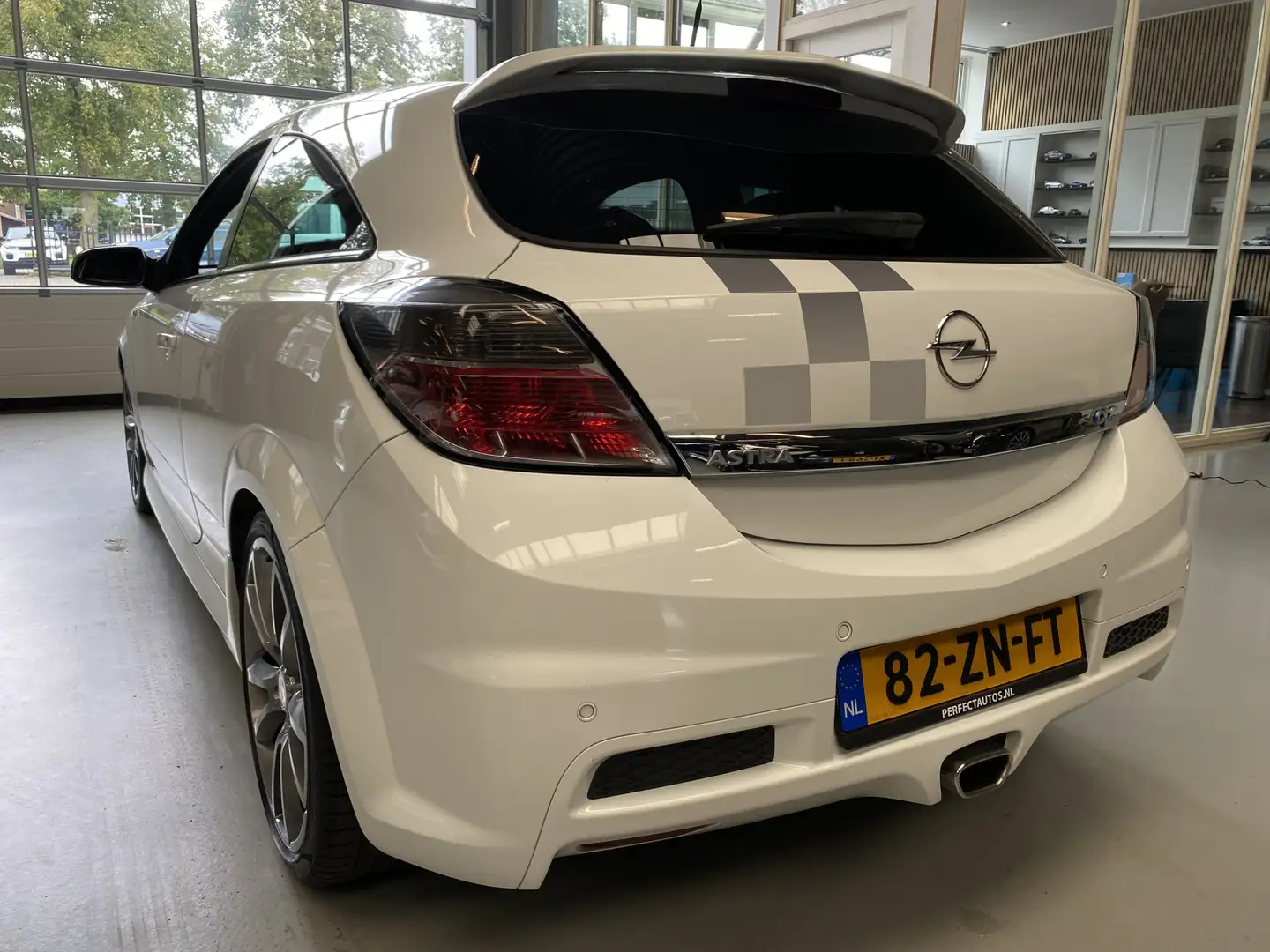 Opel Astra GTC 2.0 T OPC Nürburgring edition nr 497 van 835 , Blanco - 2