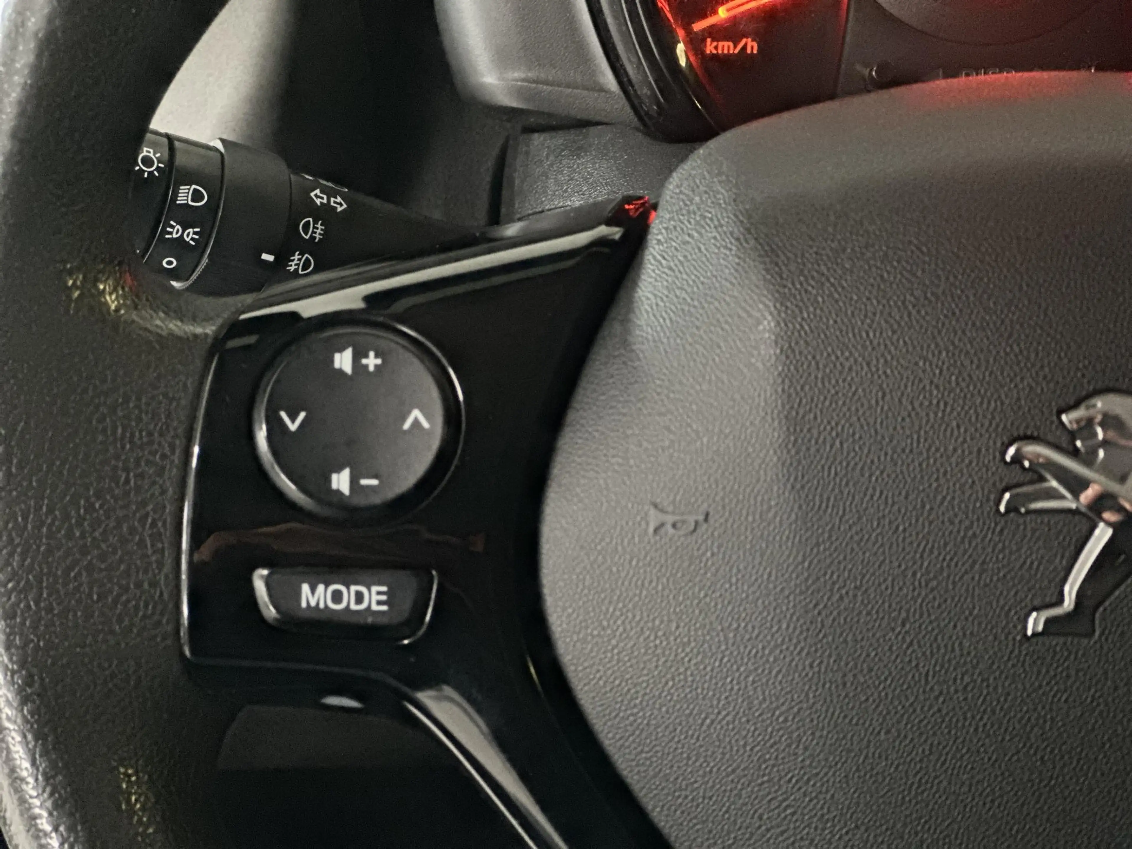 Peugeot 108 1.0 e-VTi Active | Airco | Navigatie Scherm | elek — photo 12