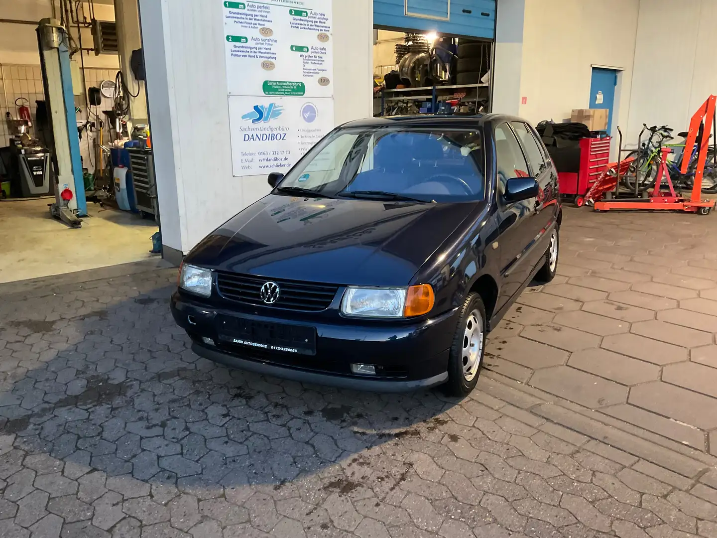 Volkswagen Polo 60 Servo Bleu - 1