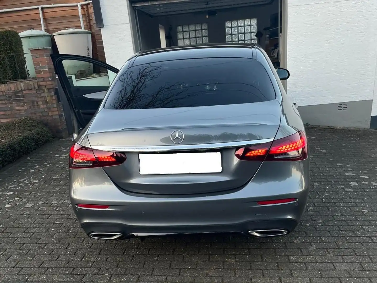 Mercedes-Benz 200 E 200 * AMG LINE * GRAU METALLIC * Grau - 2