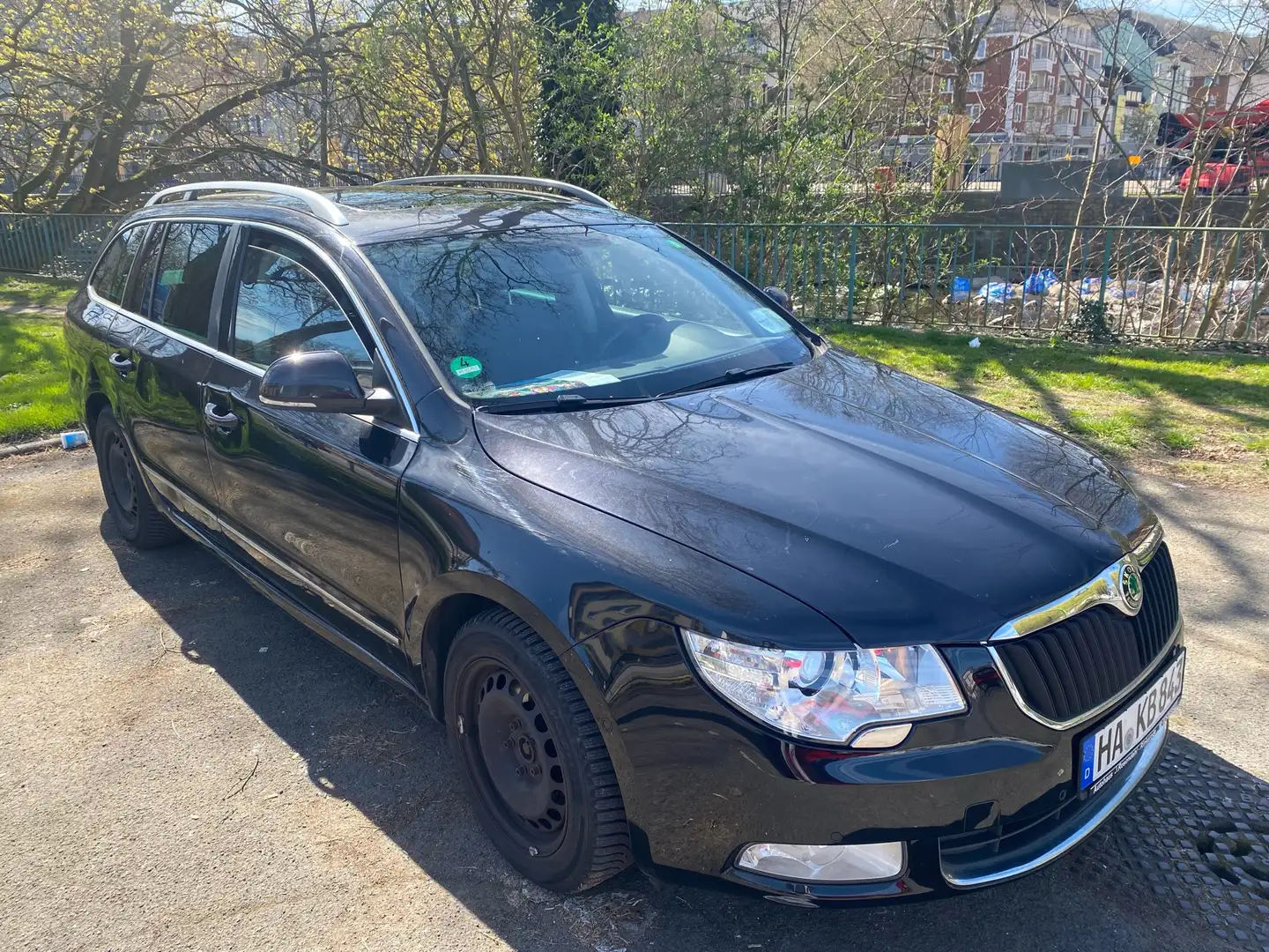 Skoda Superb Combi 2.0 TDI Elegance TÜV NEU! 8fach bereift Schwarz - 2