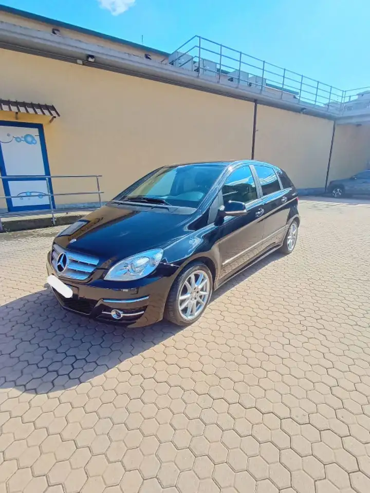 Mercedes-Benz B 180