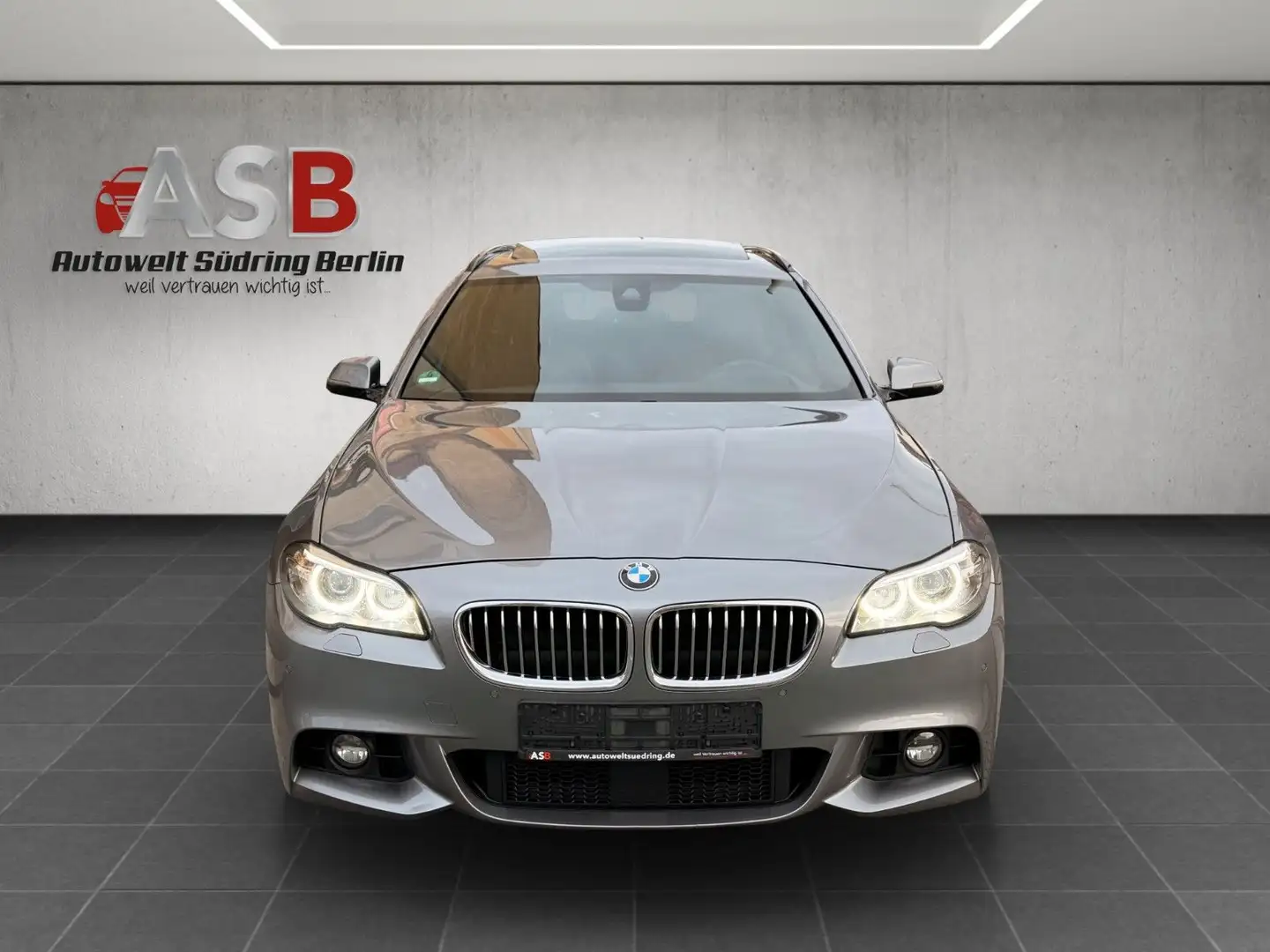 BMW 525 d M Sportpaket*Pano*Xenon*Navi*Leder Grau - 2