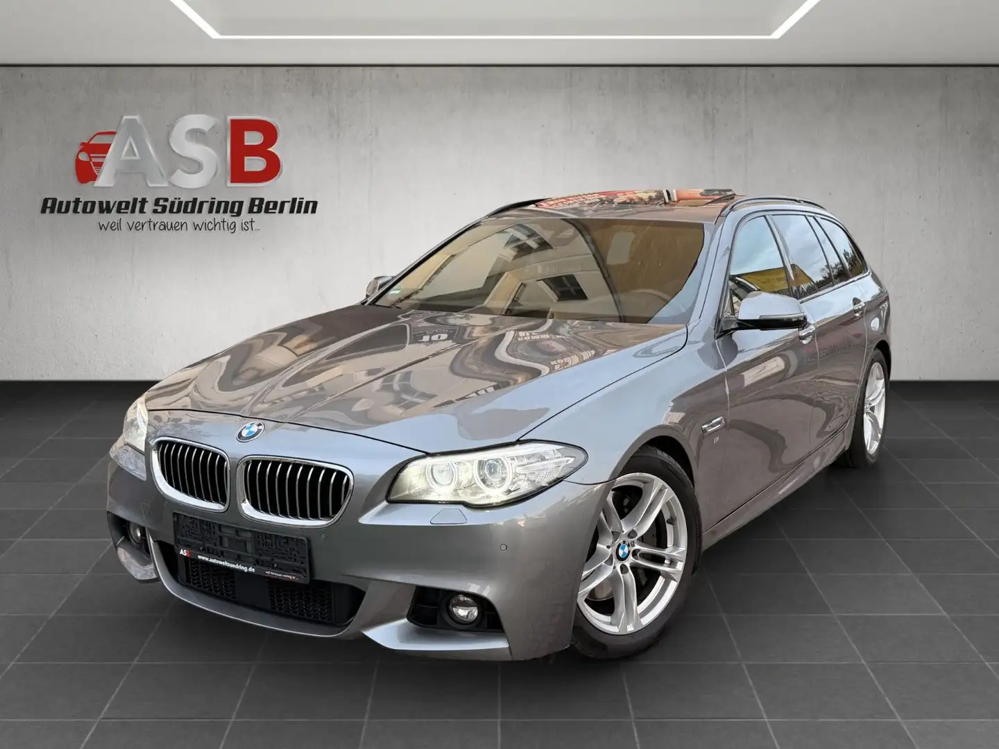 BMW 525 d M Sportpaket*Pano*Xenon*Navi*Leder Grau - 1