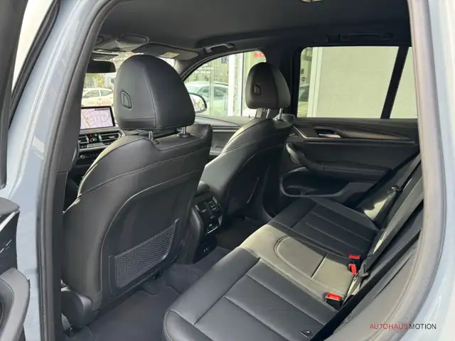 BMW X3 view 10