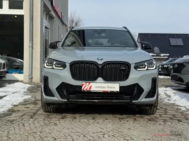 BMW X3 view 3