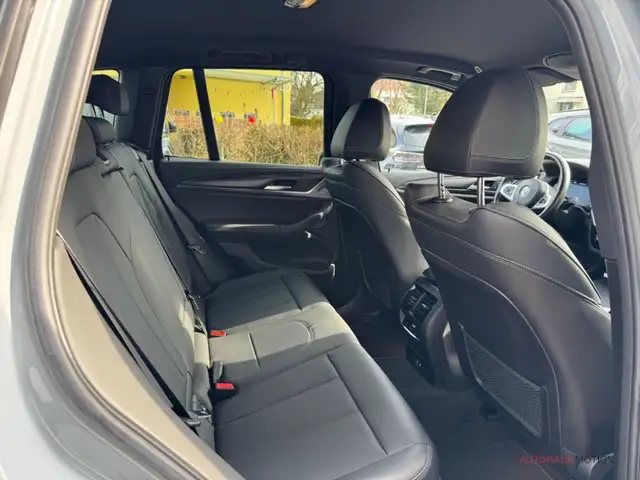 BMW X3 view 12