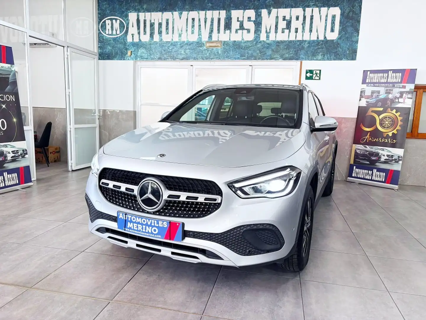 Mercedes-Benz GLA 200 200d 8G-DCT Plateado - 1