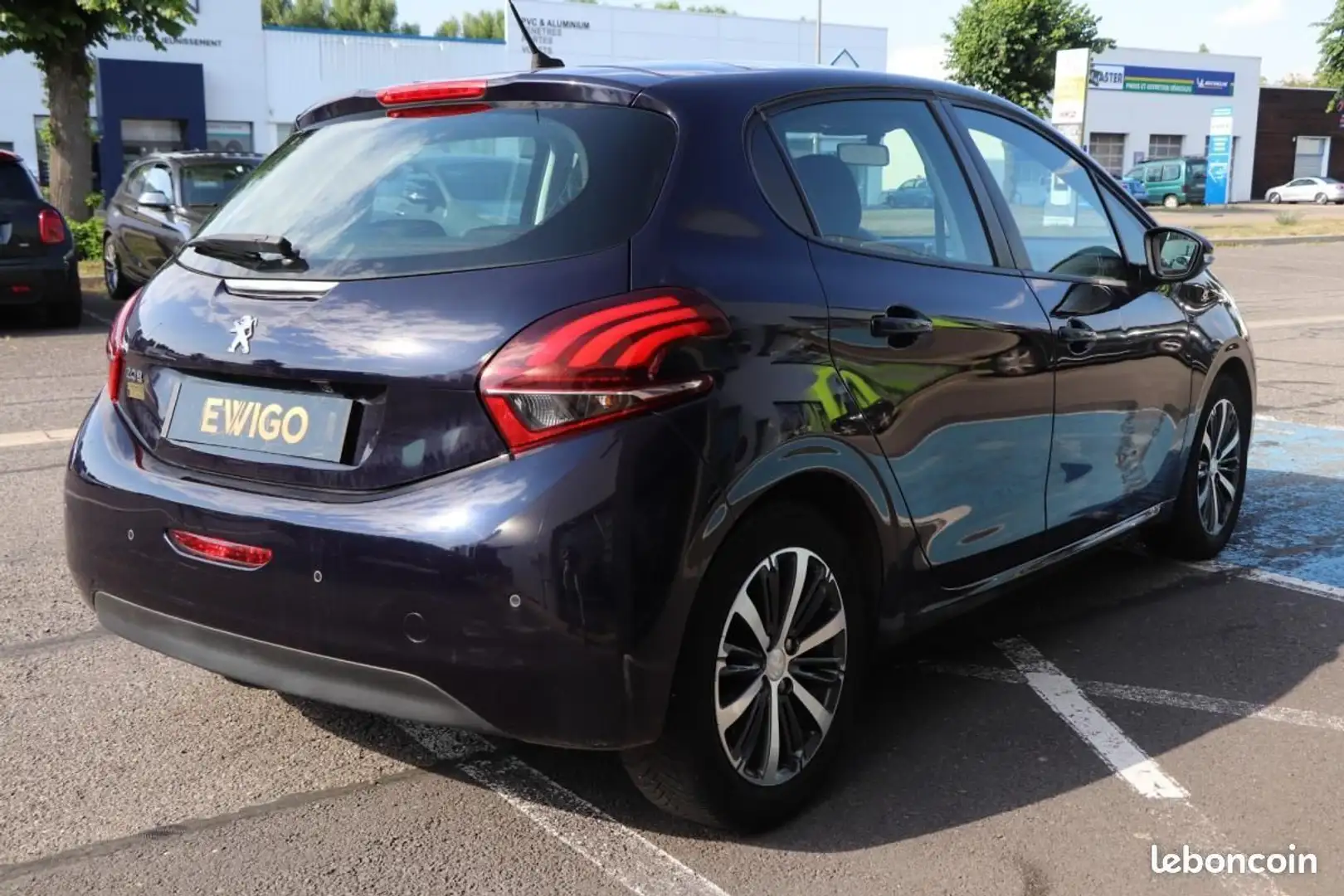 Peugeot 208 GENERATION-I 1.2 VTI 82 ALLURE - 2