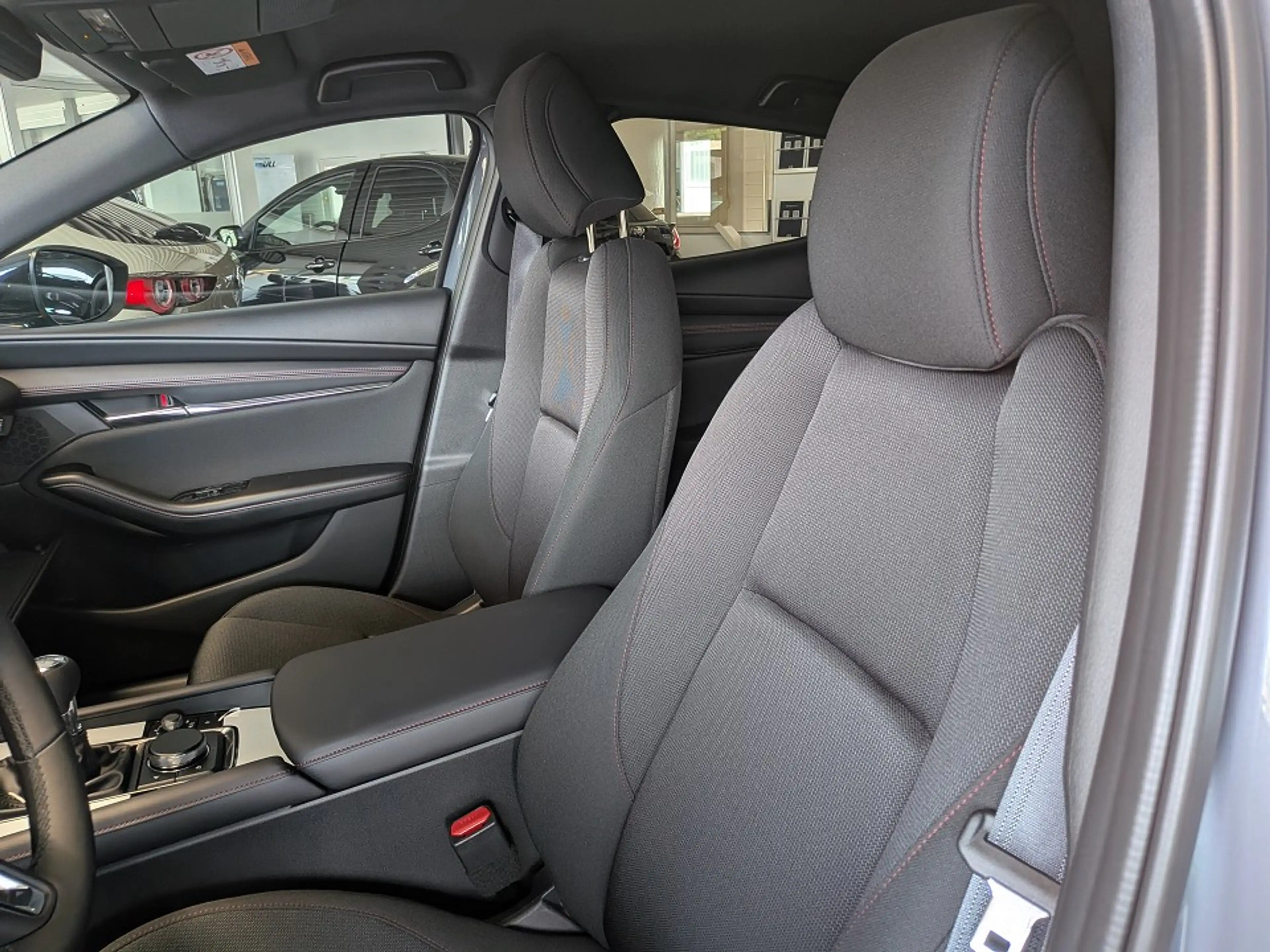 Mazda 3 2.5L e-SKYACTIV G 140ps Homura — photo 12