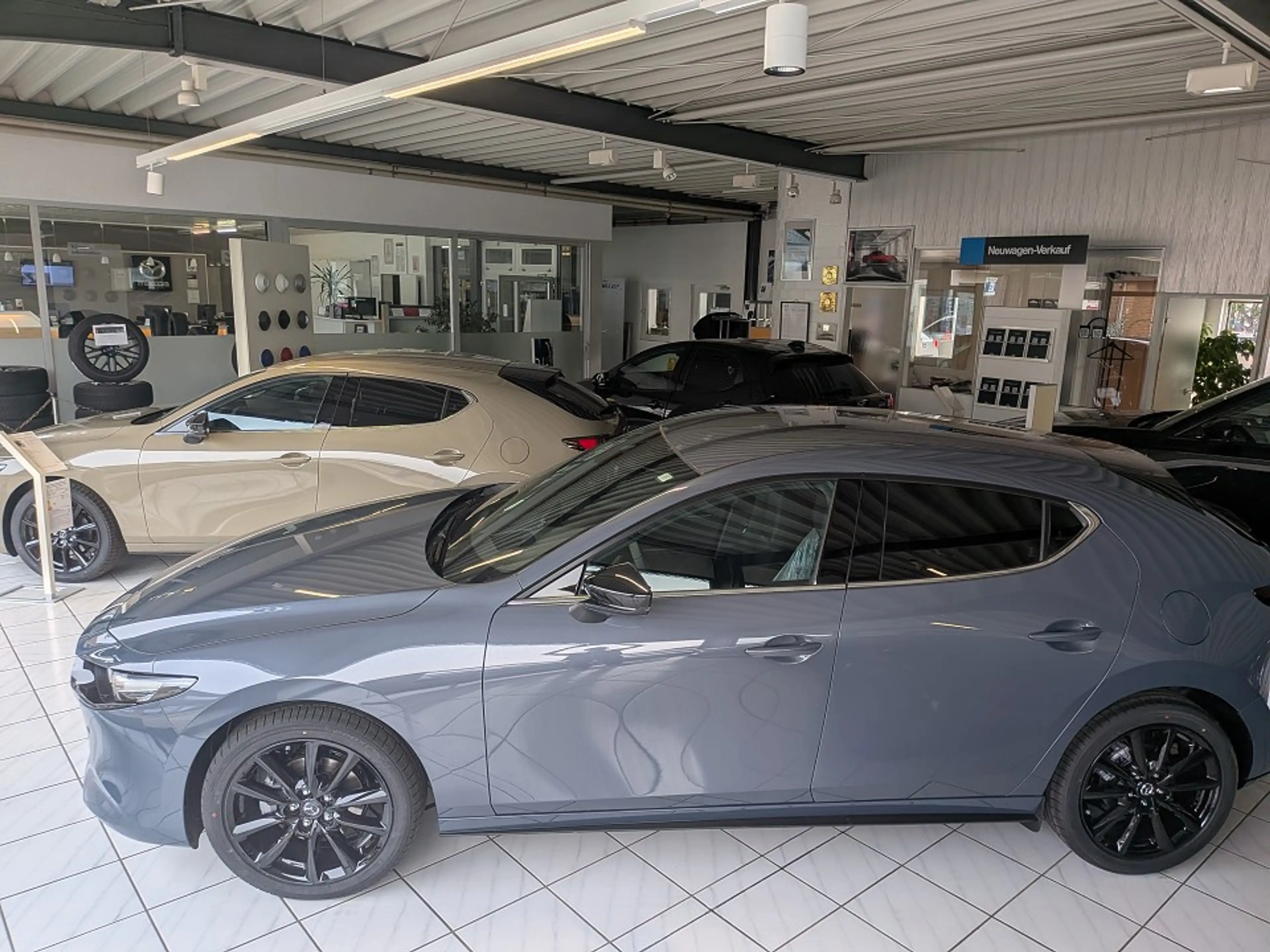 Mazda 3 2.5L e-SKYACTIV G 140ps Homura — photo 3