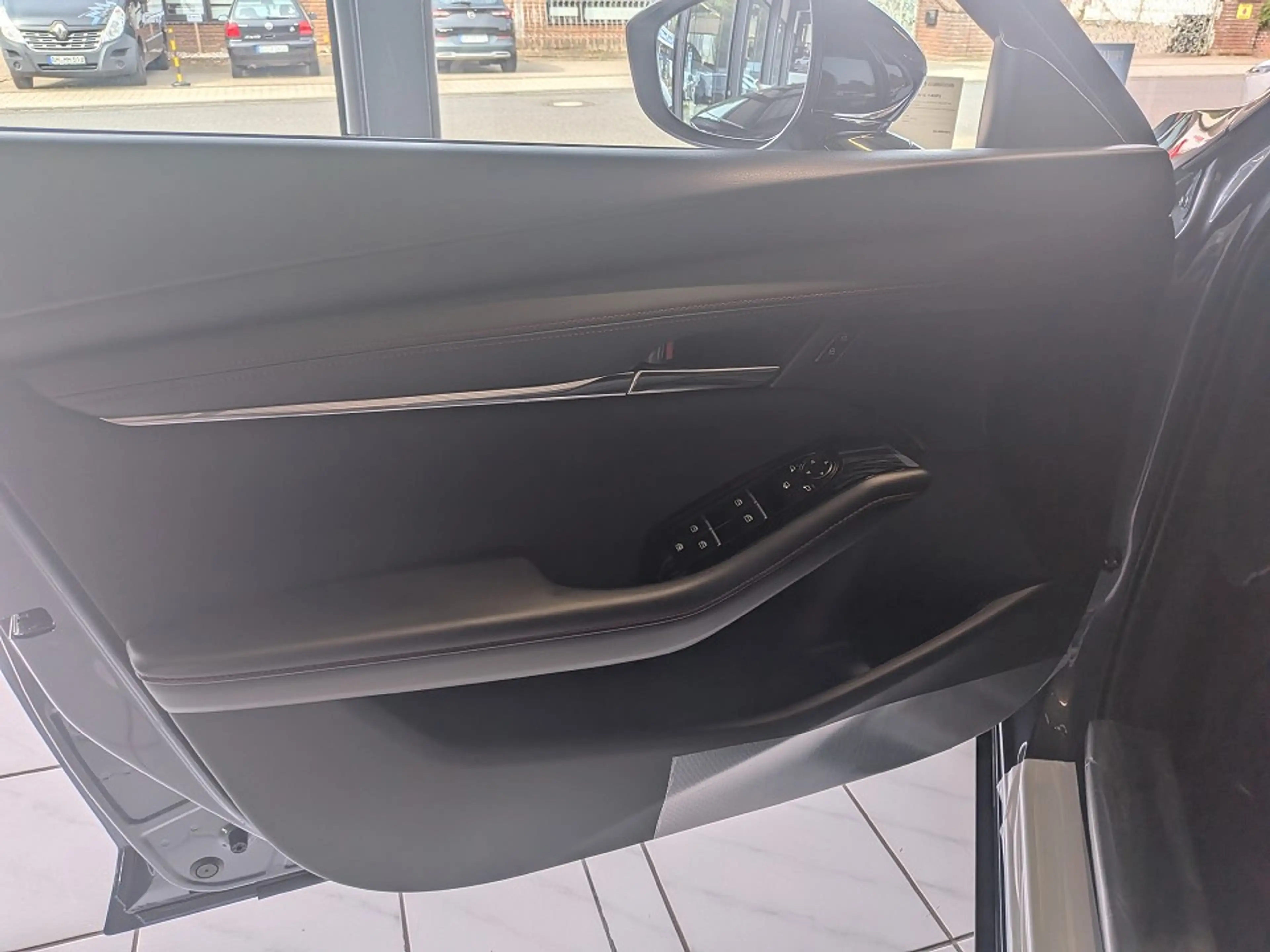 Mazda 3 2.5L e-SKYACTIV G 140ps Homura — photo 14