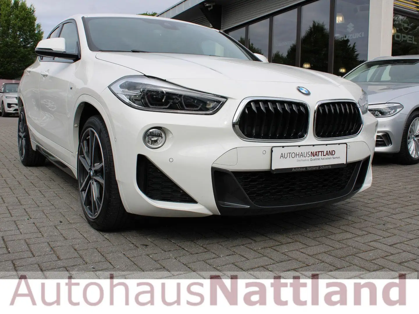 BMW X2 sDrive 18 i M Sport LED Navi Alcantara PDC Weiß - 2