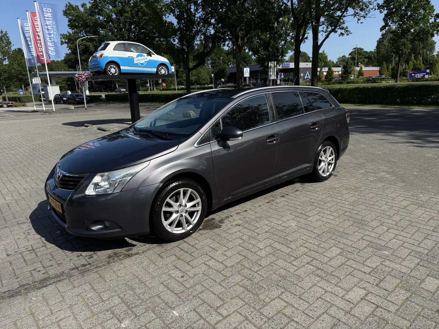Toyota Avensis - 1