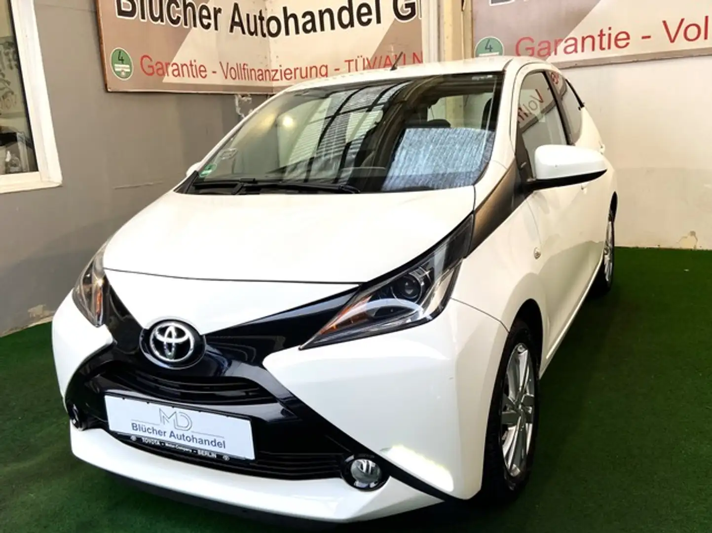 Toyota Aygo X-Play Team D 5 Türen Klima Bluetooth Rückfahrka Weiß - 1