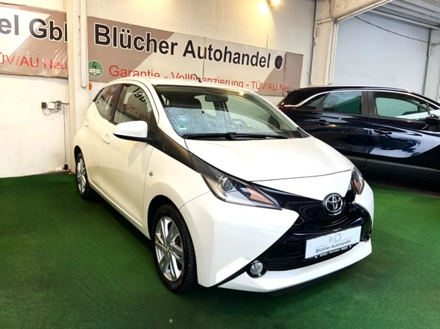 Toyota Aygo X-Play Team D 5 Türen Klima Bluetooth Rückfahrka Weiß - 2