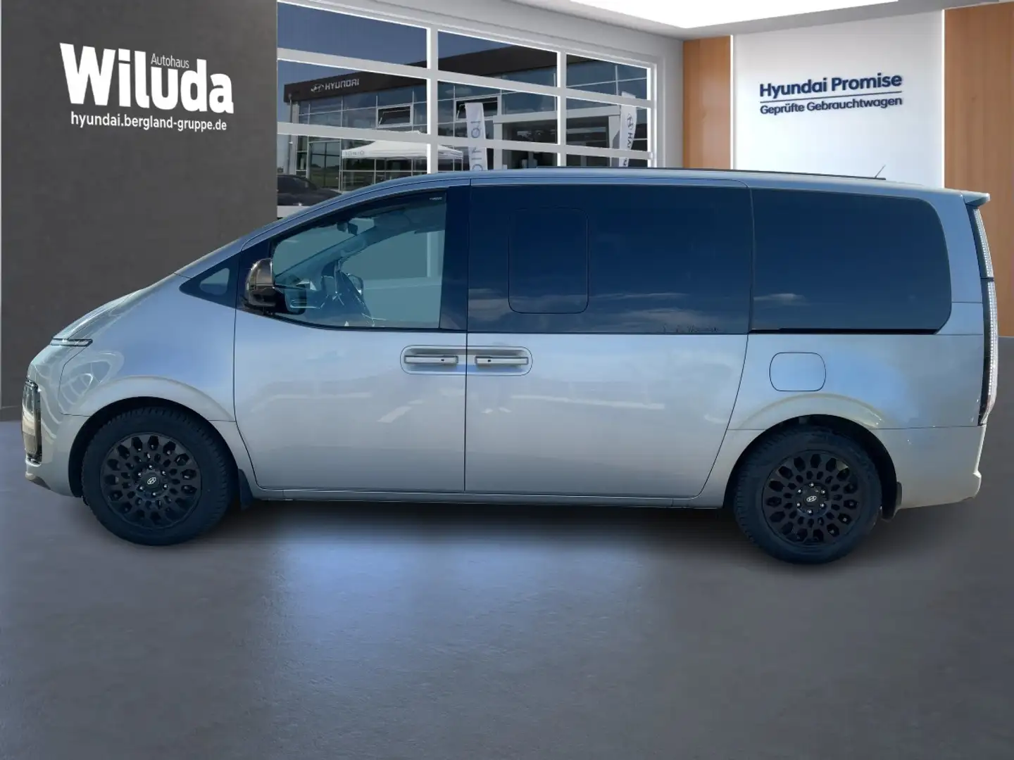 Hyundai STARIA 7-Sitzer 2.2 CRDi 177PS Signature Срібний - 2