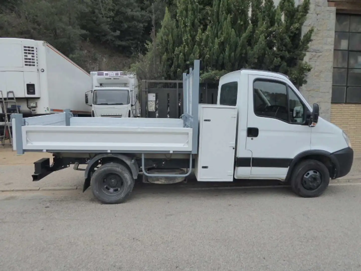 Iveco Daily volquete basculante Blanc - 2