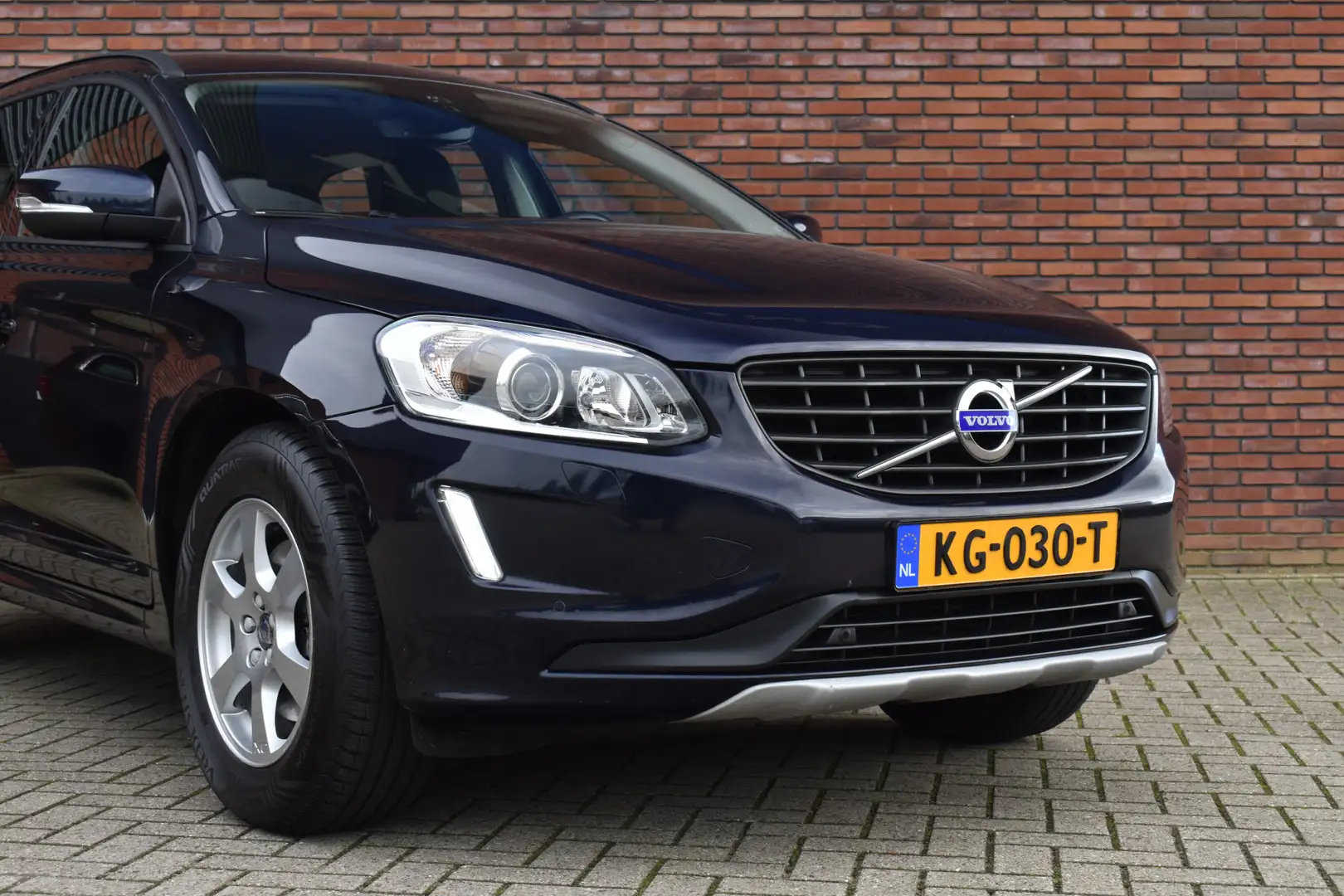 Volvo XC60 D3 150PK FWD Kinetic | Winter Line | Trekhaak | Fa Blauw - 2