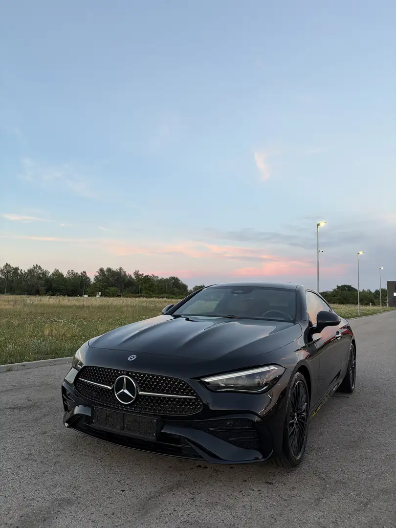 Mercedes-Benz CLE 200 Coupe AMG Line Panoramadach, Schwarz - 2
