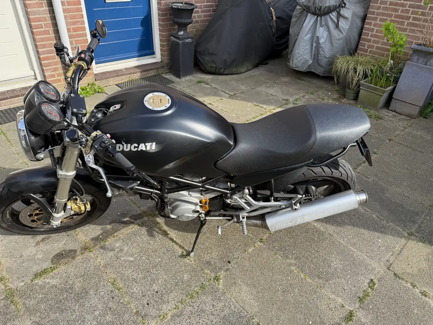 Ducati Monster 750 Dark Noir - 1
