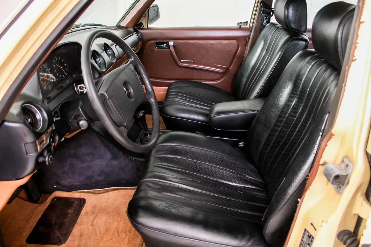 Mercedes-Benz 200 300 TD Automaat, foto 5