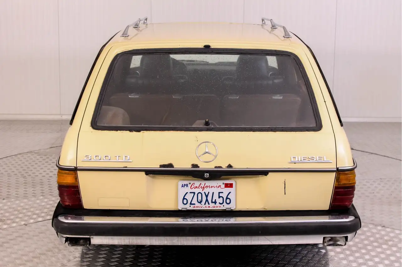 Mercedes-Benz 200 300 TD Automaat, foto 4