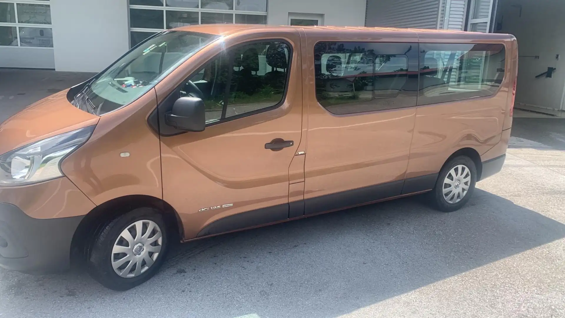 Renault Trafic Passenger Expression Energy dCi 125 Twin-Turbo - 1