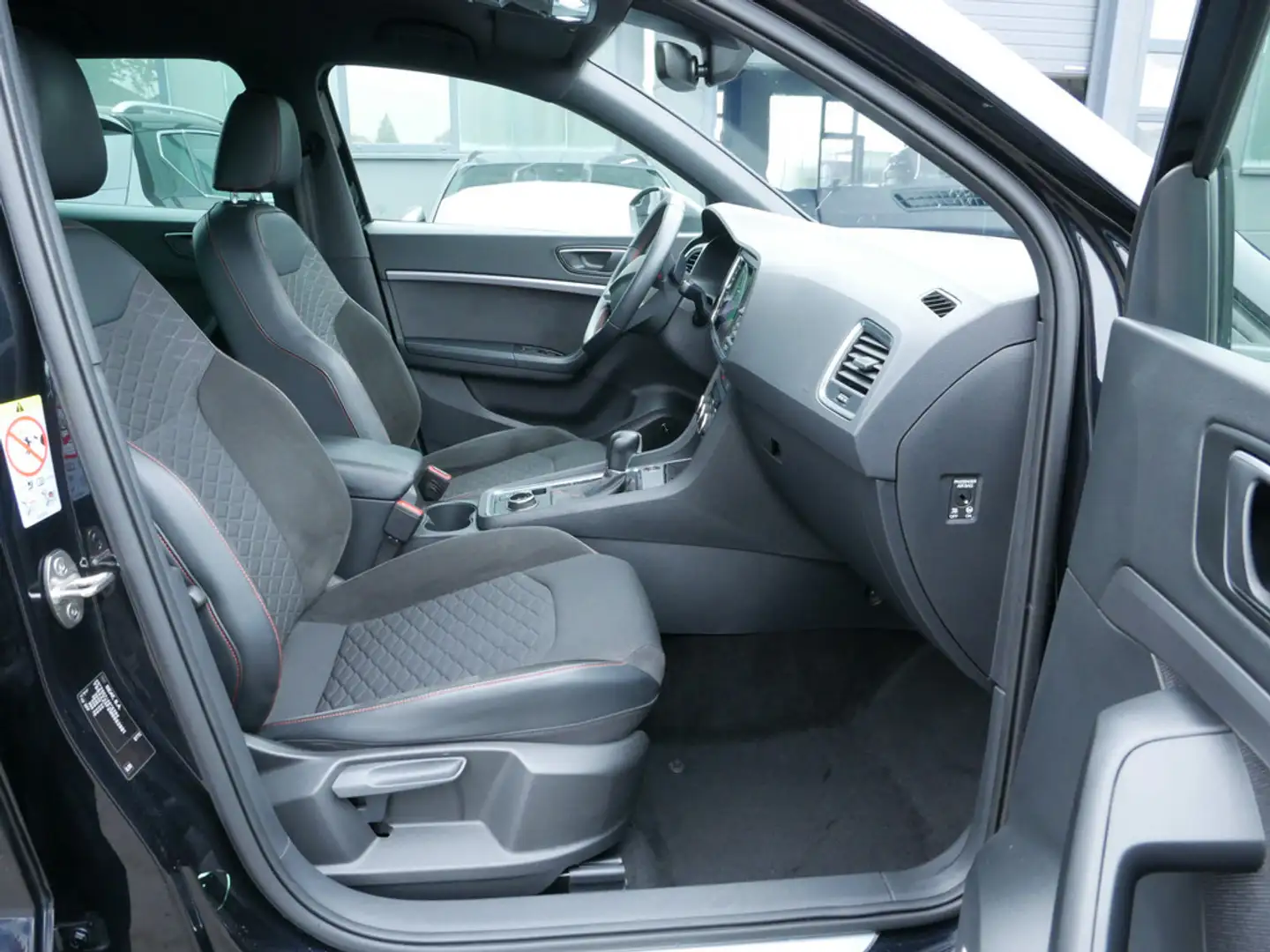 SEAT Ateca 2.0 TDI FR DSG BEATS 19"-LM FACEL. LED Schwarz - 2