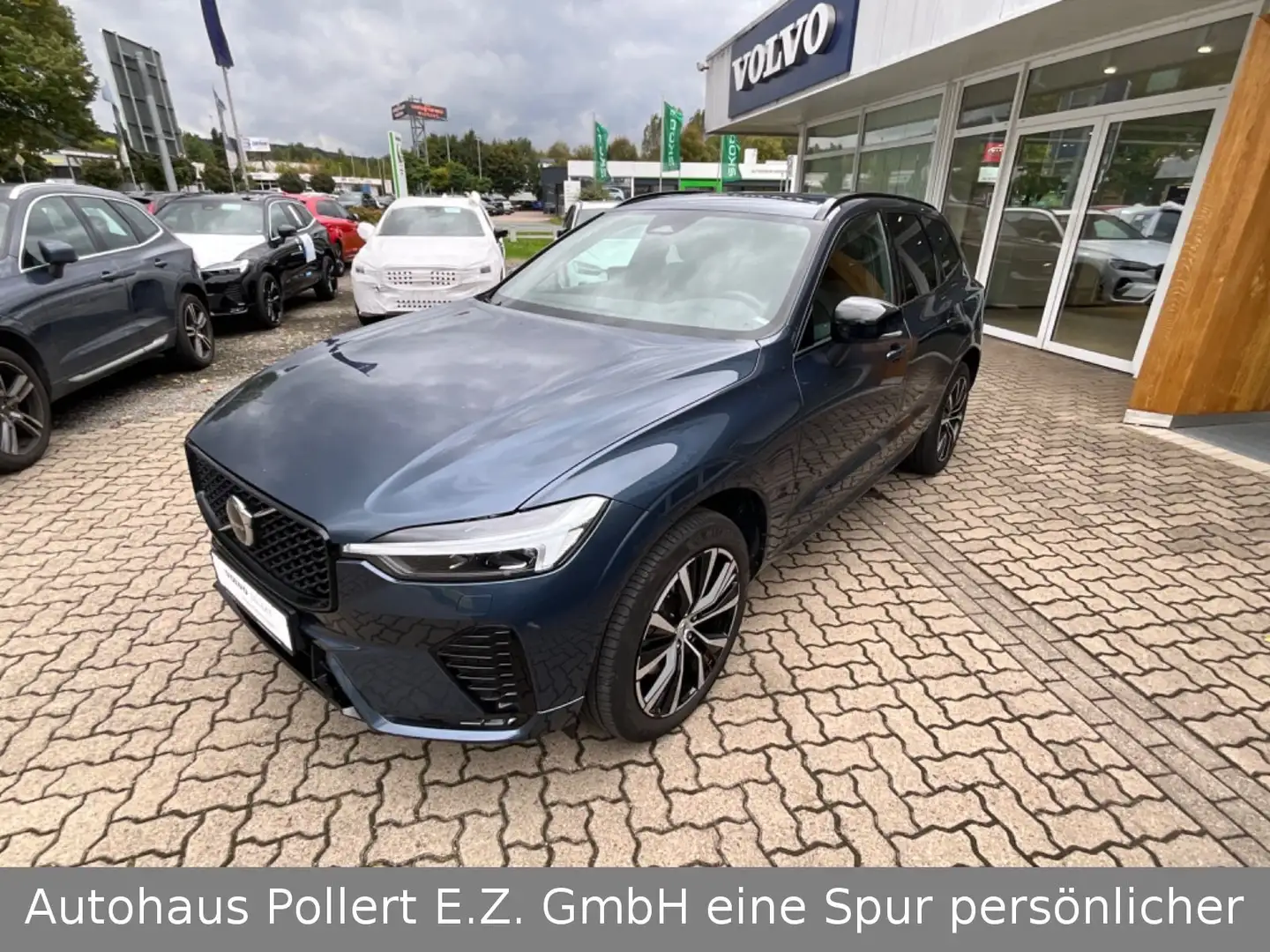 Volvo XC60 B5 AWD Mild Hybrid Benzin Plus Dark Blau - 1