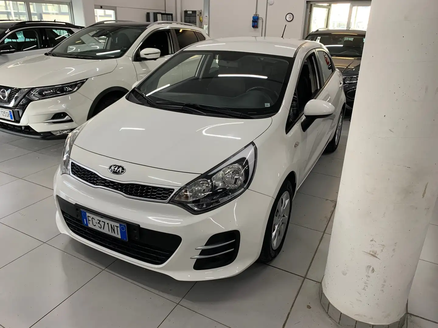 Kia Rio 5p 1.1 crdi Active Blanc - 1
