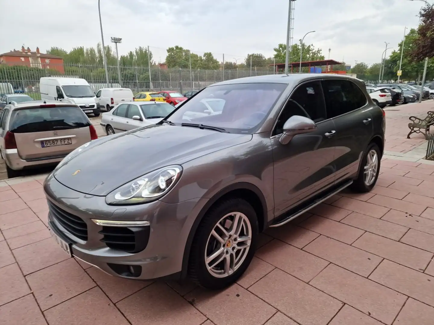Porsche Cayenne Diesel Aut. Grijs - 1