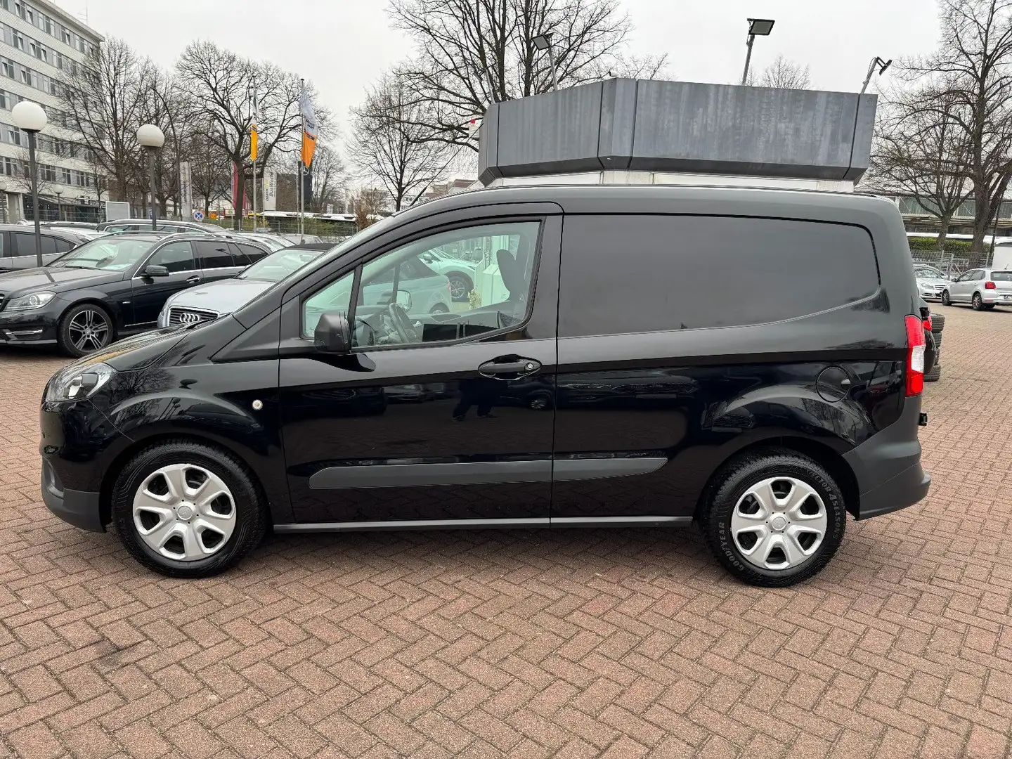Ford Transit Courier 1.5 TDCI KLIMA BLEUTOOTH PDC V+H Noir - 2