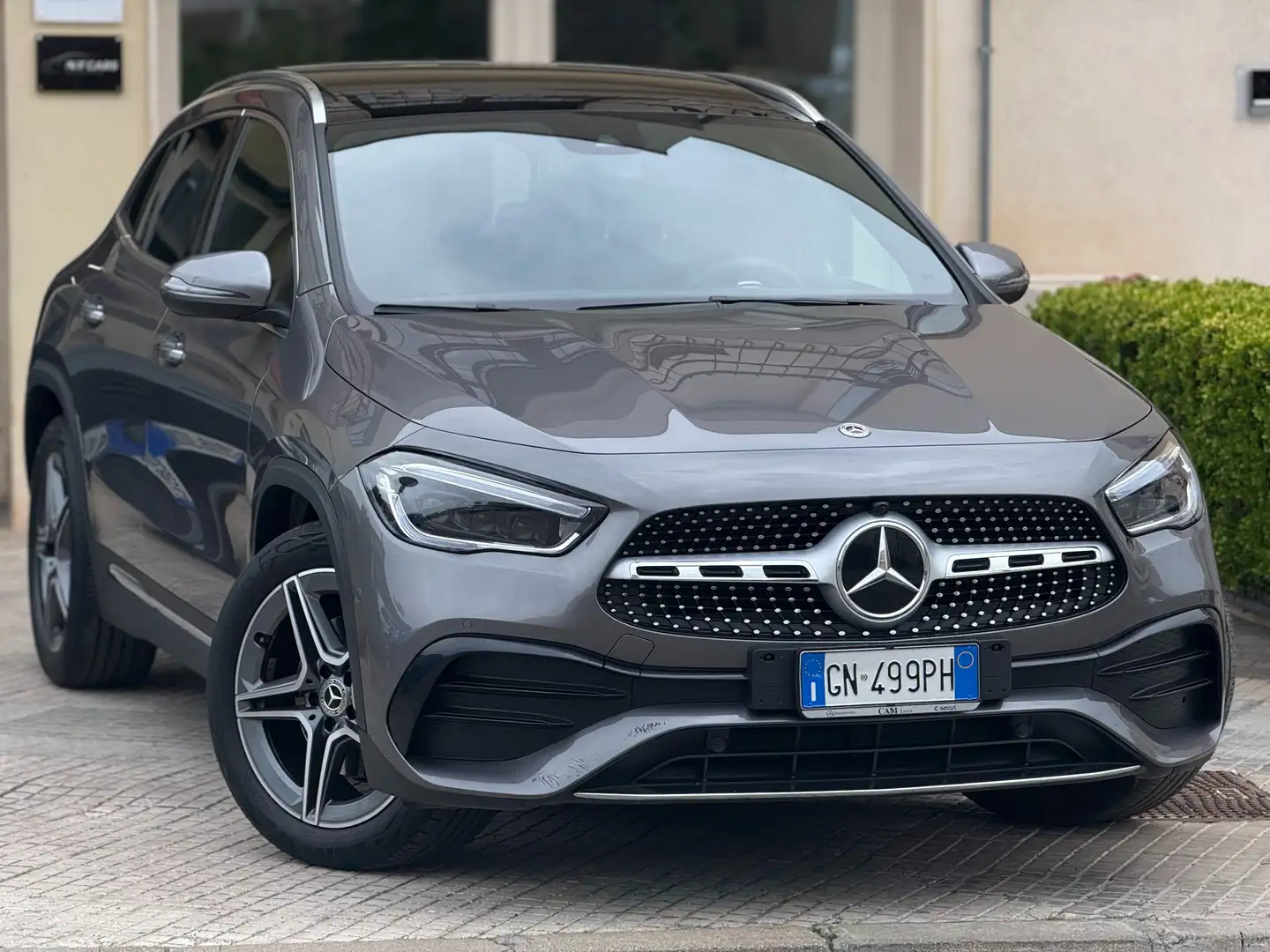 Mercedes-Benz GLA 200 d Premium auto/Tetto panoramico/Luci soffuse Grau - 1