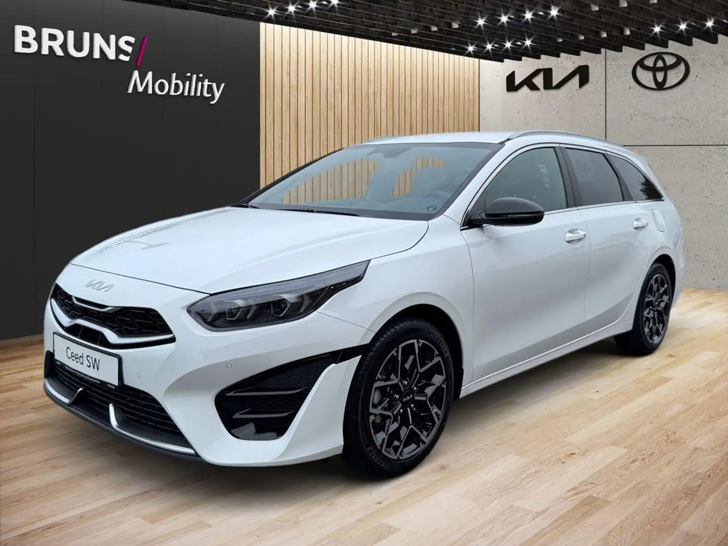 Kia Ceed SW / cee'd SW 1.5 T 140 PS GT-Line Weiß - 2