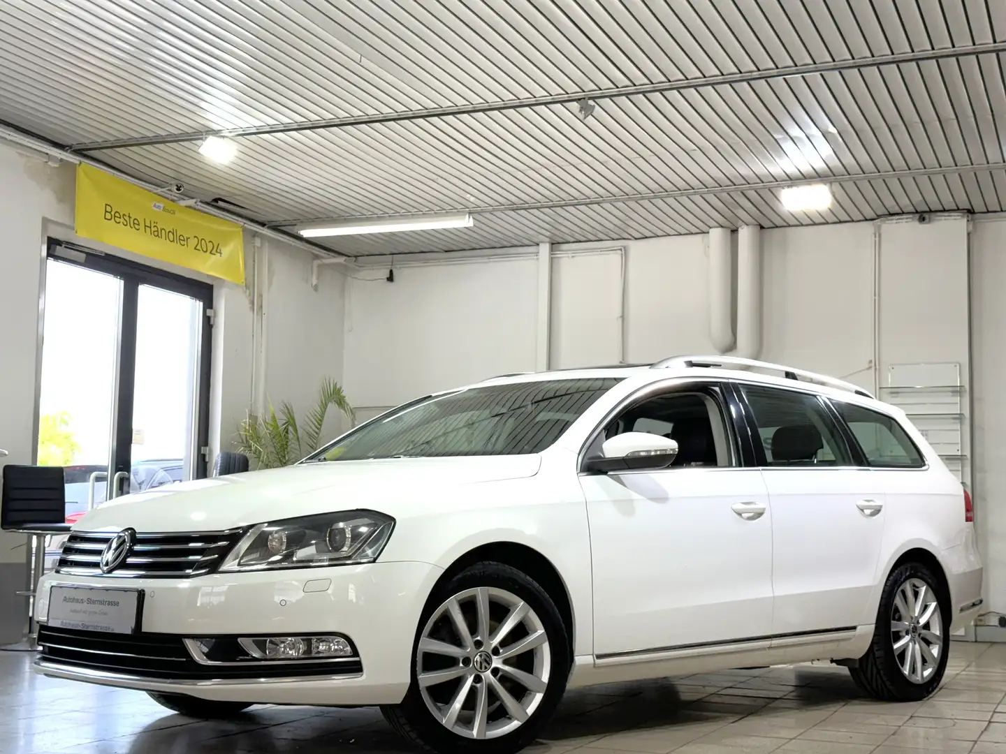 Volkswagen Passat Variant *Highline*4Motion*Panorama-Dach*Bi-Xenon*AHK*Navi* Weiß - 1