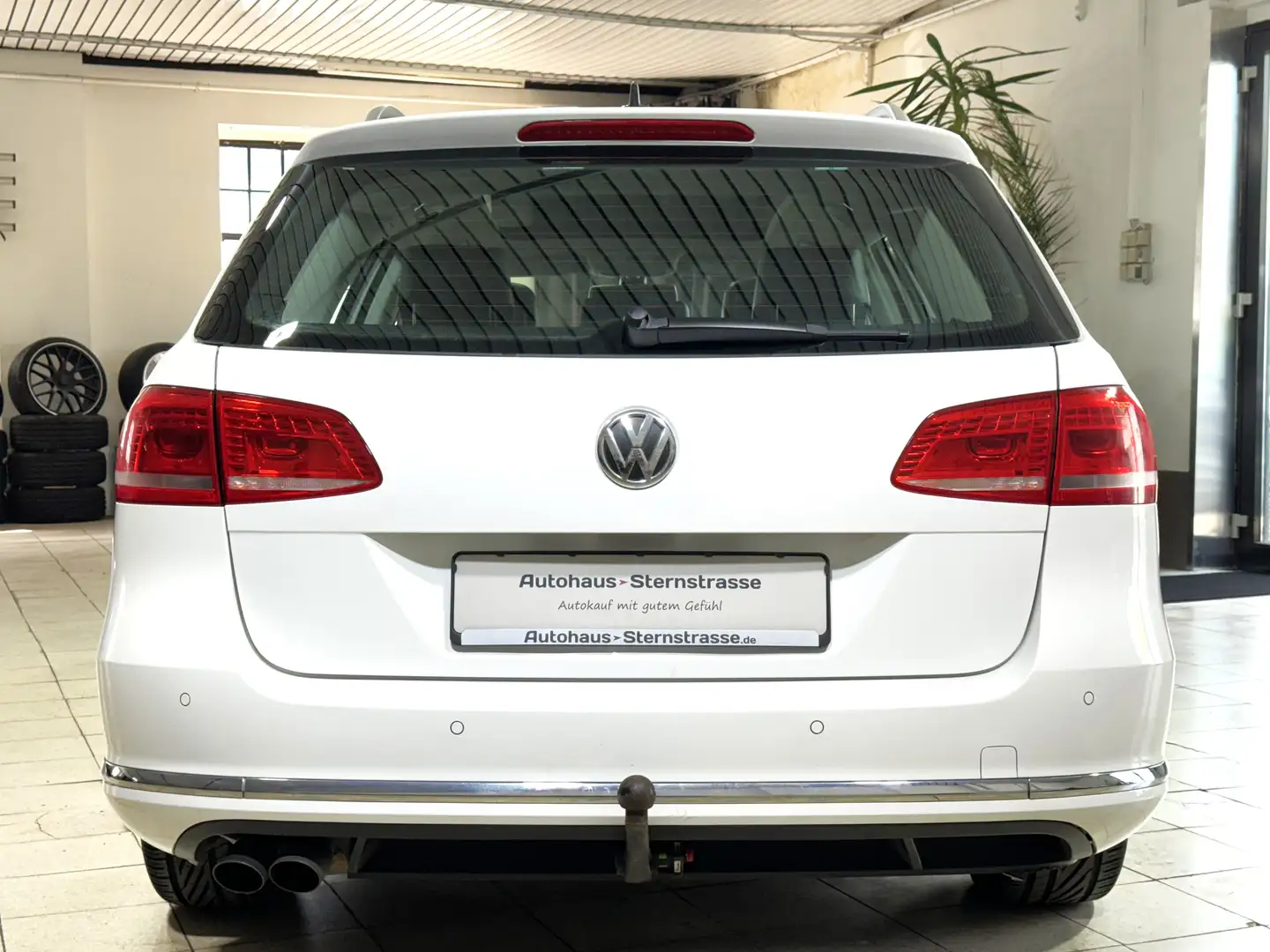 Volkswagen Passat Variant *Highline*4Motion*Panorama-Dach*Bi-Xenon*AHK*Navi* Weiß - 2
