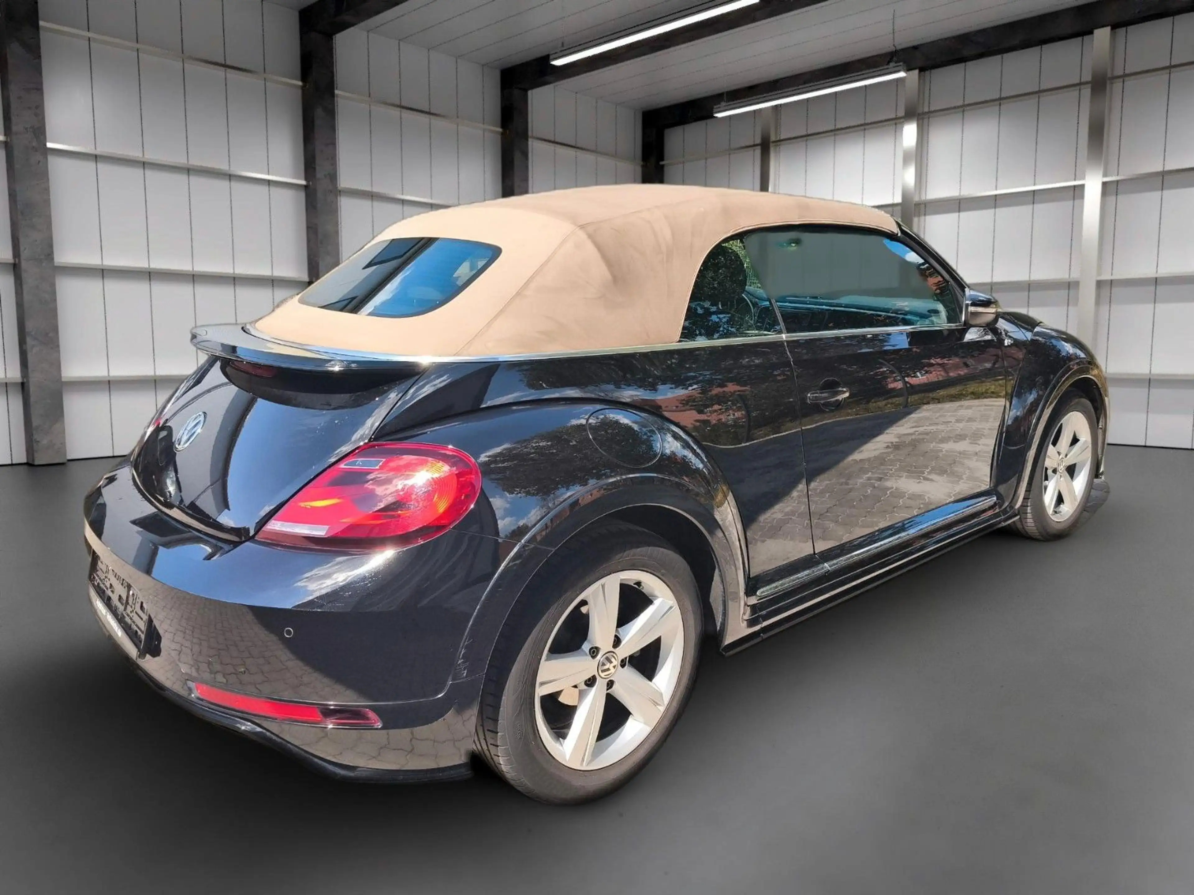Volkswagen Beetle Cabriolet R-Line TOP ZUSTAND!! — photo 6