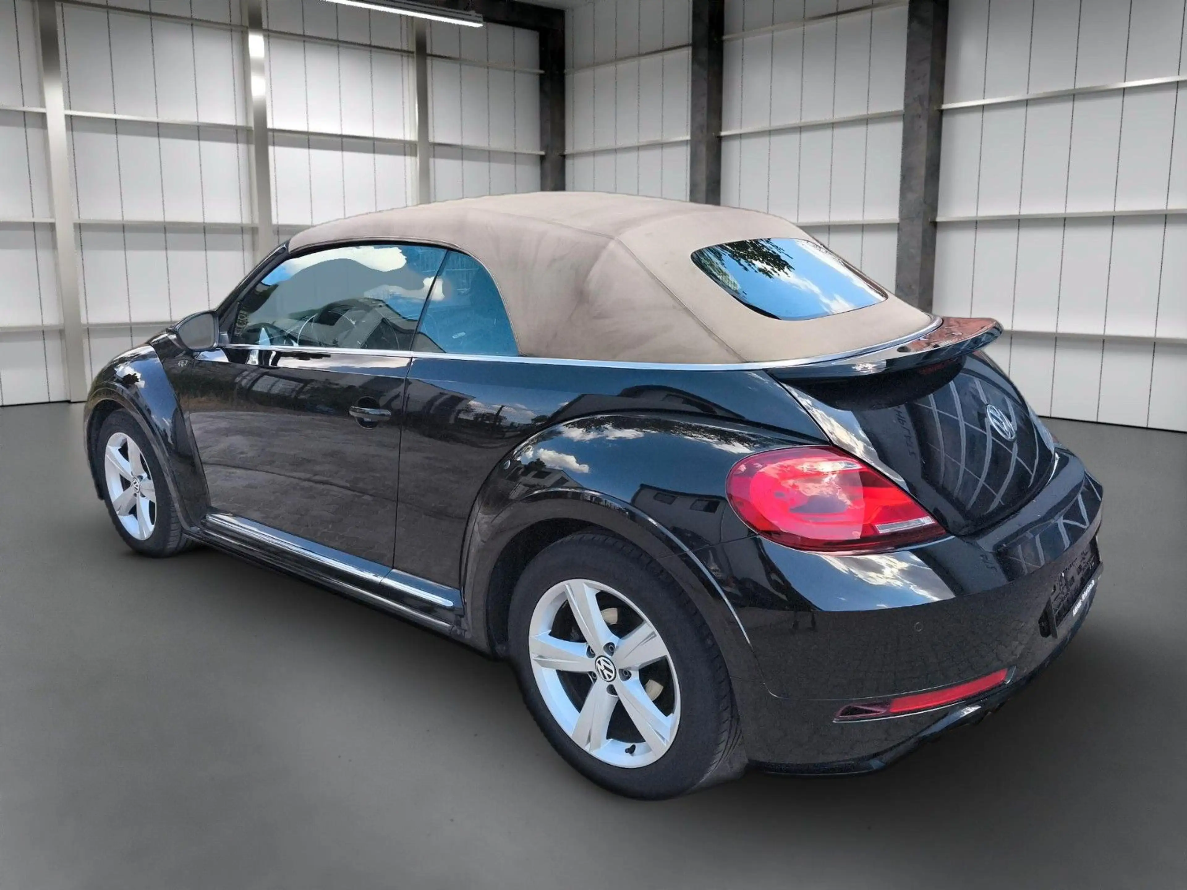Volkswagen Beetle Cabriolet R-Line TOP ZUSTAND!! — photo 4