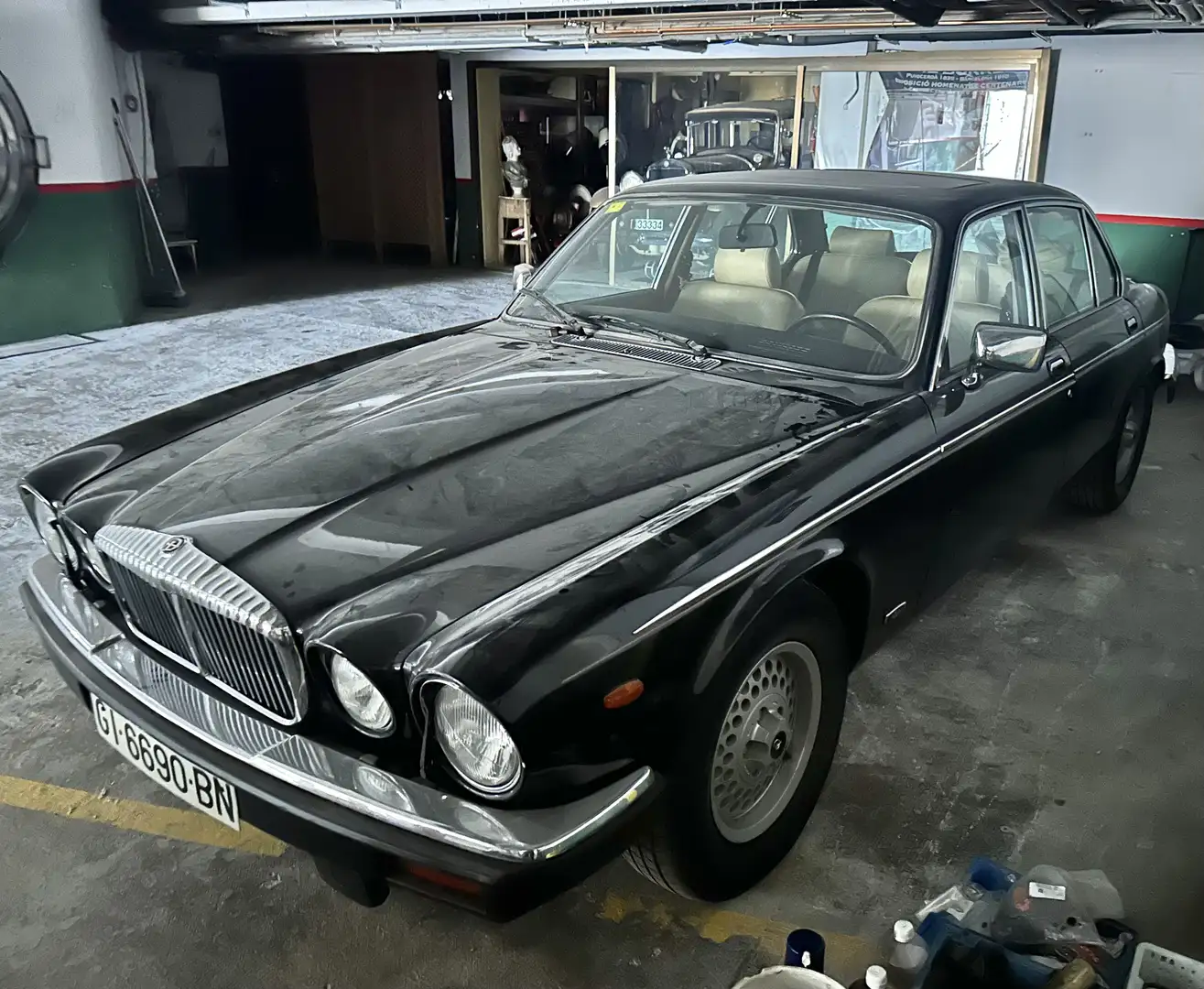 Jaguar XJ12 Sovereign - 2