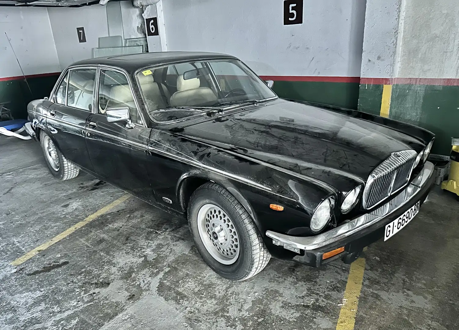 Jaguar XJ12 Sovereign - 1