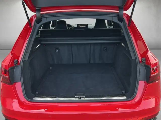 Audi RS4 view 5