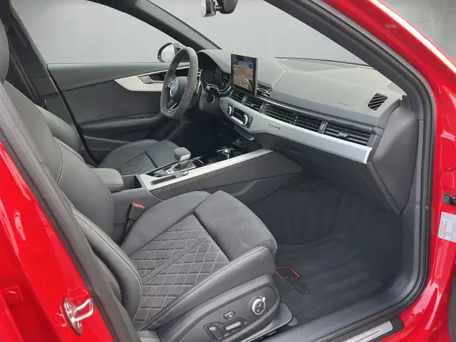 Audi RS4 view 13