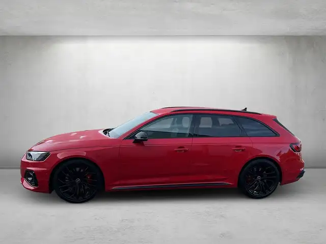 Audi RS4 view 2