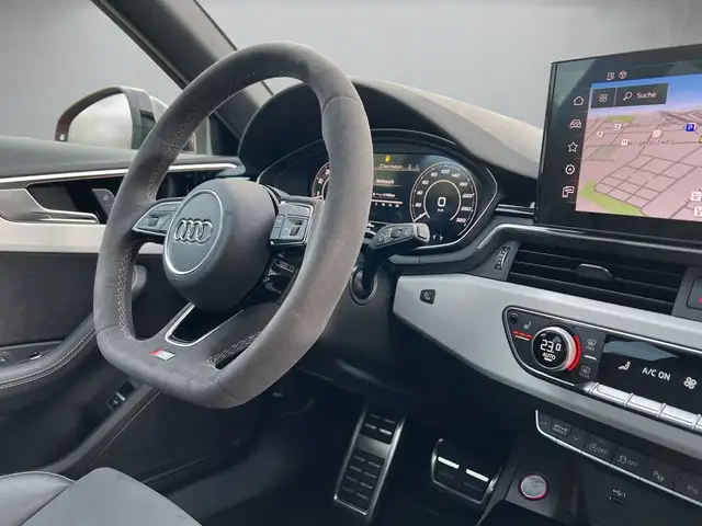 Audi RS4 view 7