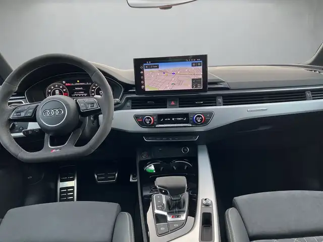 Audi RS4 view 8