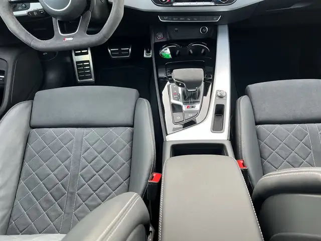 Audi RS4 view 9