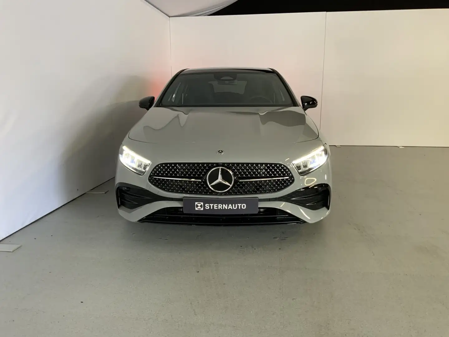 Mercedes-Benz A 180 A 180 d Kompaktlimousine  AMG Line Special Edition Grau - 2