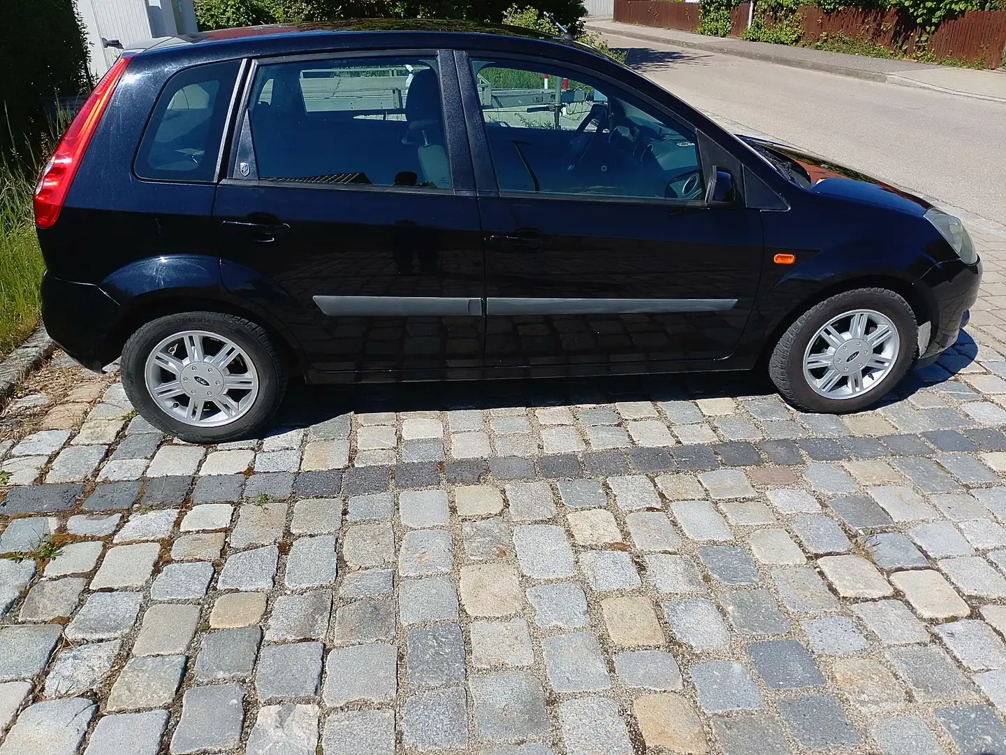 Ford Fiesta 1.3 Ghia Schwarz - 2