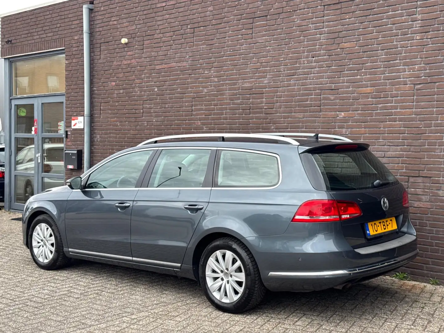 Volkswagen Passat Variant 1.4 TSI Comfortline BlueMotion AUT | Navi | Cruise Grijs - 2